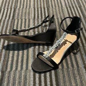 Sparkly evening heels! Jewel by Badgley Mischka, size 7.5